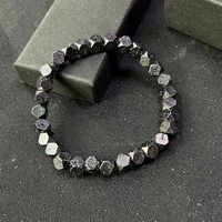 Bracelet extensible en perles de pierre de lave noire naturelle facettée de 8 mm, bracelet géométrique en roche volcanique pour hommes et femmes, bijoux
