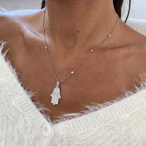 Collar con Colgante de Plata de Ley 925 Hecho a Mano con Moissanita Redonda Marquise y Diamante en Forma de Lágrima, Set de Regalo para Fiestas Religiosas - Product Image 4