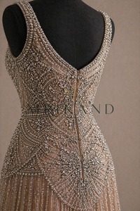 Robe de cocktail en georgette de créateur avec broderie à la main et embellissements de perles de luxe, tenue de soirée longue - Product Image 2
