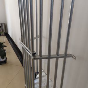 Support de <span class=keywords><strong>foin</strong></span> d'angle galvanisé à chaud Accessoires de décrochage stables pour chevaux Support de mangeoire de <span class=keywords><strong>foin</strong></span> robuste pour une utilisation agricole - Product Image 4