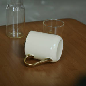 Taza de café de cerámica con borde dorado y mango, Impresión de logotipo personalizado, sublimación, taza en blanco - Product Image 5