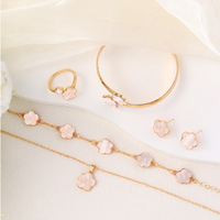 Conjunto de Joyería de Flor de la Suerte de Venta Caliente Transfronteriza para Mujer: Pulsera de Acrílico, Collar de Trébol de Cinco Hojas, Anillo y Pendientes al por Mayor