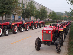 รถแทรกเตอร์ขับเคลื่อนล้อแบบมีฝากระโปรงสี่เหลี่ยม40hp ขับเคลื่อน4x4 - Product Image 6