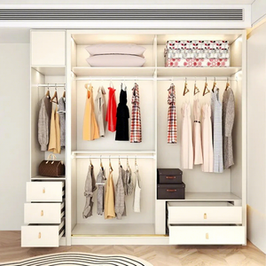 Armoire moderne crème sur mesure pour chambre à coucher avec portes coulissantes, panneaux en verre, tiroirs, tringles à vêtements et étagères - Product Image 4