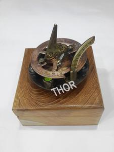 Boussole de cadran solaire en laiton et cuivre nautique 2.5 "avec boîte en bois naturel article de cadeau de poche en laiton - Product Image 5