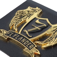 Fournisseur d'étiquettes en cuir Logo en relief personnalisé Plaque gravée noire Écussons en métal pour vêtements