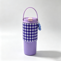 Mug en acier inoxydable 304 à double paroi ODM avec poignée de transport, couvercle torsadé, finition métallique brossée, tasse réutilisable pour la maison et le bureau