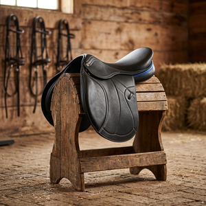 Selle de dressage pour cheval de conception allemande en cuir et plastique, confortable, durable, avec ferres en acier inoxydable pour un entraînement complet à l'équitation - Product Image 3