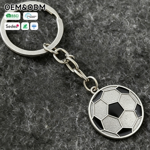 سلسلة مفاتيح معدنية مصقولة بنمط كرة القدم للمشجعين هدية تذكارية - Product Image 1