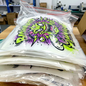 Trasferimenti DTF Personalizzati all'Ingrosso, Patch Termoadesive Vibranti con Motivi Streetwear, Morbide al Tatto, per Stampa su Magliette - Product Image 1