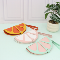 Étui de passeport mignon en forme de fruit orange, portefeuille de passeport portable, porte-documents pour billets et passeports, pour les essentiels de voyage