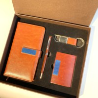 Nuevas ideas de productos 2024 Promoción Impresión personalizada Premium Pu Funda de cuero Cuaderno A5 Diario Bloc de notas Juego de regalo