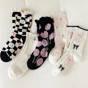 À la mode oem haute qualité dentelle <span class=keywords><strong>funky</strong></span> <span class=keywords><strong>bas</strong></span> collège style équipage chaussette en gros tricoté femmes chaussettes - Product Image 1