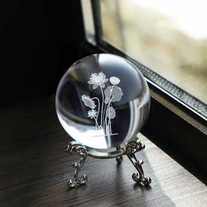 OEM/ODM Bola de Cristal Grabada con Láser 3D 8x8x8cm Color Arcoíris Base de Metal Directo de Fábrica para Decoración de Árbol de Navidad Uso en Interiores - Product Image 6