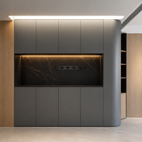 Buffet moderne personnalisé gris foncé minimaliste pour salle à manger avec bar à café et prises intégrées pour villa