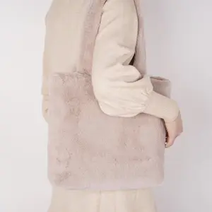 Trendy Fashion Furry tote Low MOQ customized Logo designer faux fur tote bag