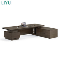 Ensemble de mobilier de bureau de direction : Bureau avec unité murale assortie, étagère et armoire de rangement pour projets d'entreprise et d'hôtellerie