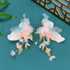เครื่องประดับผมสไตล์โบราณแบบใหม่ ดอกไม้ผ้าก๊อซสีชมพูทำมือ และกิ๊บติดผมรูปผีเสื้อสีฟ้า ทรงผมนางฟ้าโบราณ - Product Image 4