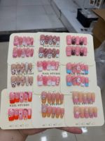 Faux ongles en acrylique carrés de taille moyenne, design aléatoire, haute qualité, réutilisables, faits à la main, luxe