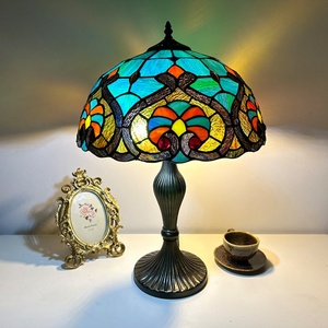 Lámpara de Mesa Ajustable de Estilo Vintage con Pantalla de Vidrio Multicolor Ecológica de LongHuiJing, Lámpara de Araña Barroca de 16 Pulgadas - Product Image 2