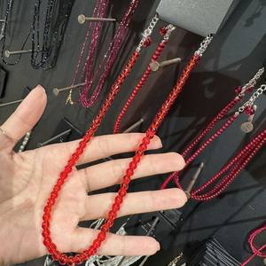 独特的红色玻璃项链，简约而独特，适合作为节日配饰，迷人的女士首饰 - Product Image 4