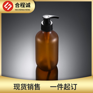 Botella de plástico esmerilado estilo Boston color ámbar de 300 ml con dispensador de bomba para envasado de productos químicos de uso diario - Product Image 4