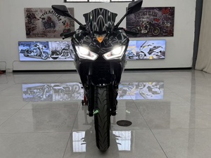 Moto sportive noire avec carénage complet, échappement argenté, <span class=keywords><strong>pour</strong></span> la course urbaine, <span class=keywords><strong>pour</strong></span> les pilotes adultes - Product Image 2