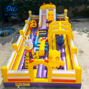 Castello Gonfiabile Commerciale Personalizzato Delilai per Bambini a Forma di Luna in PVC, con Scivolo Acquatico e Zona Salto - Product Image 3
