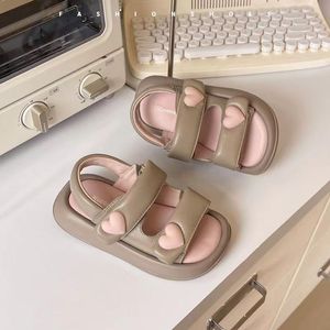 Sandali Estivi per Bambine 2026 Nuovi Arrivi a Tema Cuore <span class=keywords><strong>Scarpe</strong></span> da Principessa Sandali Casual da Spiaggia con Punta Aperta per Bambine - Product Image 2