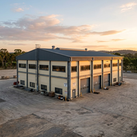 Atelier de fabrication de structures en acier à grande pignonnière avec fenêtre de pignonnière, persiennes et ventilation, usine préfabriquée pour le traitement mécanique
