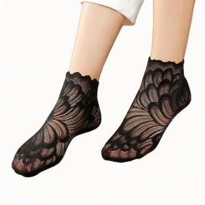 Chaussettes en maille à fleurs en dentelle, chaussettes invisibles antidérapantes, chaussettes fines respirantes confortables et élastiques pour femmes - Product Image 1