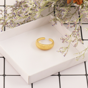 Bagues <span class=keywords><strong>Zales</strong></span> Jewelry Store Gravure 2021 Étanche Or 14 carats Vintage Tendance Forme C Ouverte avec Initiales pour Filles - Product Image 2