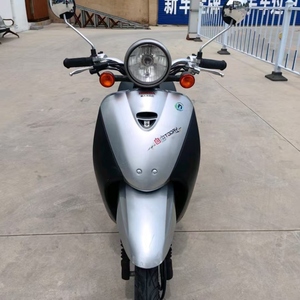 รถสกู๊ตเตอร์ Sundiro Ho Today <span class=keywords><strong>50cc</strong></span> รุ่นเรโทร เครื่องยนต์ 49cc สูบเดียว ระบายความร้อนด้วยอากาศ พร้อมเบาะนั่งต่ำ 715 มม. ผลิตในมณฑลเจียงซู - Product Image 2