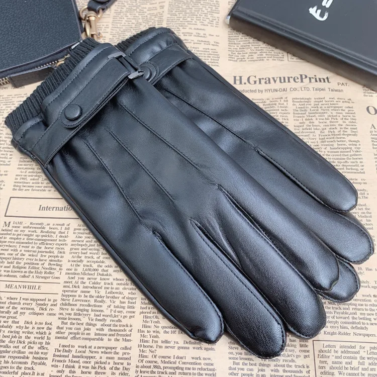 Men's Winter Polyurethane Leather Thermal and Wind-proof Touch Screen Locomotive Driving Fashion Car Driving Glove