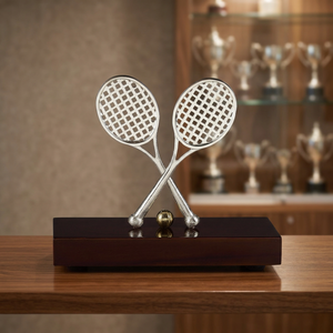 Trophée sportif portable en laiton gravé à la main, souvenir de tennis - Product Image 2