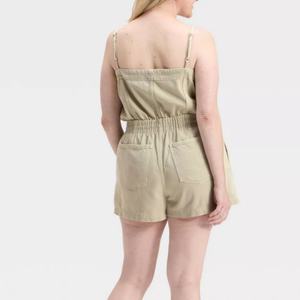 Rompepiés de mezclilla casual de verano para niñas a la moda, con tirantes sueltos de diseño sencillo, cómodo, con logo en la cintura y patrón liso. - Product Image 2