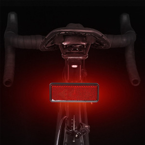 Réflecteur de feu arrière à LED avec écrous pour moto, protection arrière de sécurité, mise à niveau et rénovation - Product Image 1