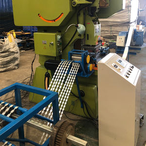Machine de fabrication de <span class=keywords><strong>lames</strong></span> de rasoir de haute qualité / Équipement de fabrication de bandes de fil de fer barbelé hexagonal pour rasoir à vendre - Product Image 1