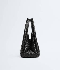 Bolso de hombro Bottega BV Travel Campana con silueta archivable en suave piel Intrecciato con cierre de lazo Veneta - Product Image 4