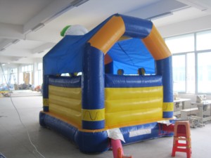 Châteaux gonflables sur le thème du cœur et de l'amour pour le plaisir des enfants, utilisation commerciale, matériau PVC, capacité de 500 kg - Product Image 5