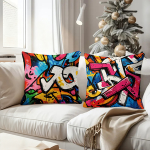 Canlı grafiti tarzı yastıklar, rahat oturma odası dekoruna cesur bir kentsel sanat katıyor. - Product Image 4