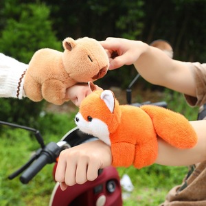 Regalos <span class=keywords><strong>de</strong></span> Navidad Juguete <span class=keywords><strong>de</strong></span> peluche personalizado Felpa Bosque Animal Mano Aplaudir Pulsera Pat Cinturón Slap Fox Panda Capybara Mapache Mono Pulsera - Product Image 3