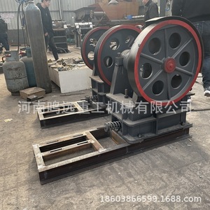 Concasseur à mâchoires pour le broyage de roches, capacité maximale 15t/h, avec moteur AC, couleur noire, prix compétitif - Product Image 4