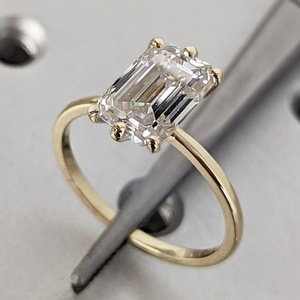 Anello di Fidanzamento in <span class=keywords><strong>Oro</strong></span> Massiccio 14k/18k con <span class=keywords><strong>Diamante</strong></span> Taglio Smeraldo Certificato HPHT IGI per Donne - Product Image 2