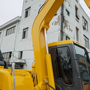 รถขุดขนาดเล็ก Komatsu PC60-7 มือสองจากญี่ปุ่นแท้ 6 ตัน พร้อมใบมีดดันดินและสายเบรกเกอร์ - Product Image 2