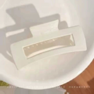 Accessori per capelli acrilici in resina scintillante di lusso di tendenza vendita all'ingrosso per donne e bambini - Product Image 1