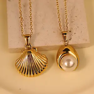 Venta al por mayor de alta calidad PVD 18K chapado en oro Seashell collar impermeable collar de perlas estilo verano encanto collar