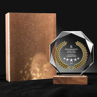 Trophée en bois massif, plaque commémorative, bloc de cristal vierge, trophée en cristal et bois, trophée en verre