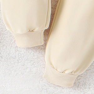 Ensemble décontracté imprimé sport, sweat-shirt à capuche en coton abricot, pantalon à bretelles noires, ensemble pour enfants, costume trois pièces - Product Image 4