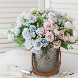 Bouquet de roses artificielles 10 têtes fleurs en soie roses décoration maison mariage art floral - Product Image 3
